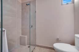 Relaxed Upper-Floor 2BR | Pool, Full Kitchen & Family Friendly