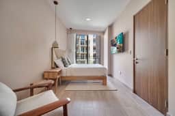 Stylish 2BR Upper-Level Retreat | Modern, Secure & Beach Nearby