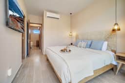 Stylish Condo with Pool, Fast Wi-Fi & Gated Security