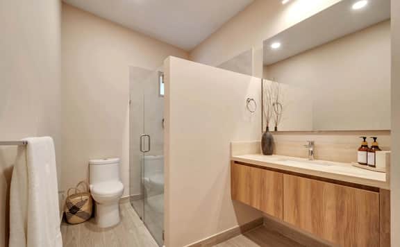 Breezy 2BR Ground-Level Hideaway | Pool, Parking & Great Location