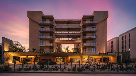 Spacious 2BR Ground-Floor Stay in Las Arenas | Ideal for Families