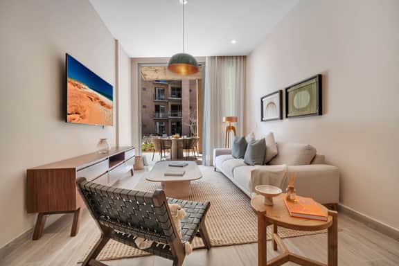 Spacious 2BR Ground-Floor Stay in Las Arenas | Ideal for Families