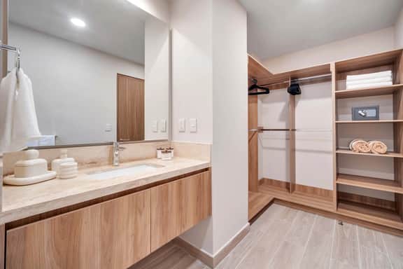 Stylish Condo with Pool, Fast Wi-Fi & Gated Security