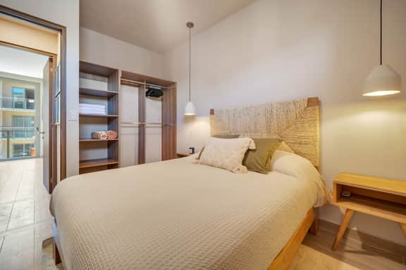 Stylish Condo with Pool, Fast Wi-Fi & Gated Security